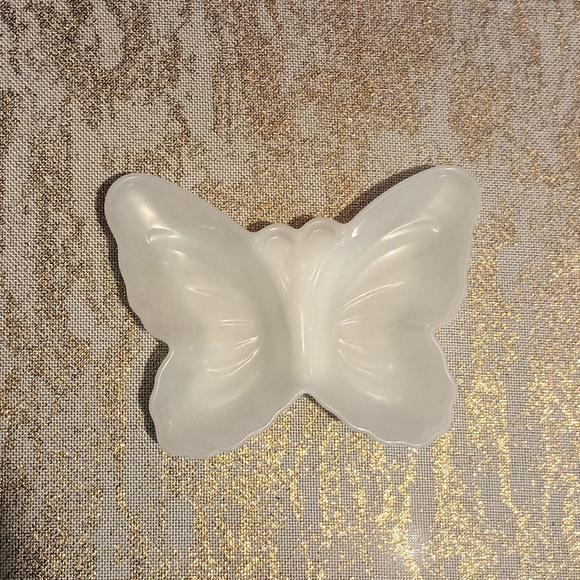 Avon Other - Vintage 80s Avon Milk Glass Butterfly Shaped Trinket Soap Dish Cottagecore